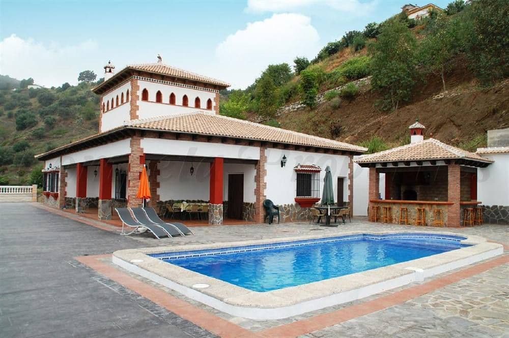 Landhaus in Sayalonga · Sayalonga