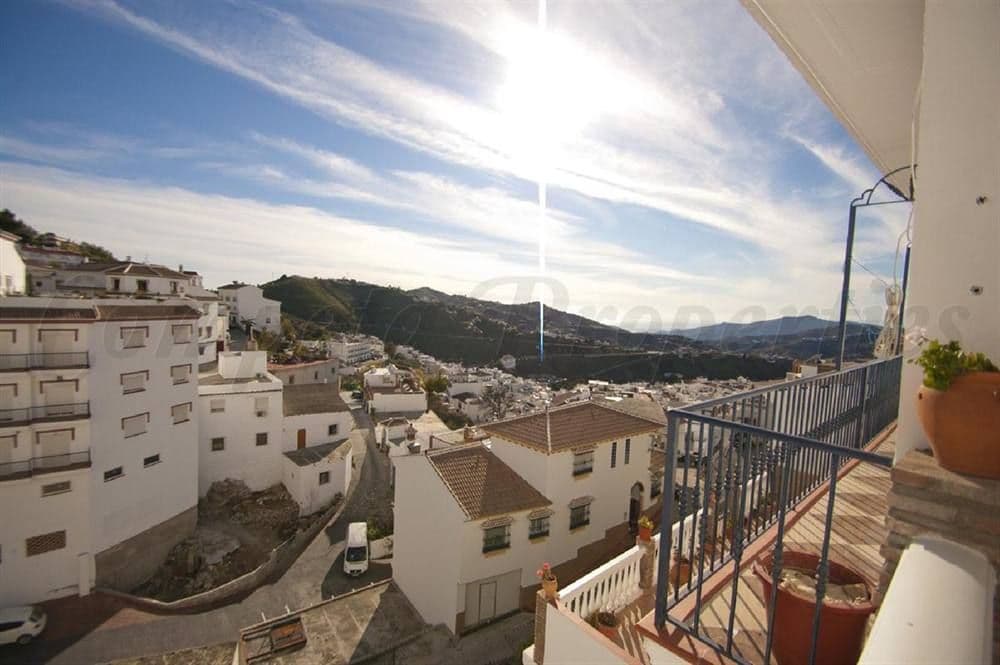 Photo 3 of 14 — Apartment in Cómpeta · Cómpeta