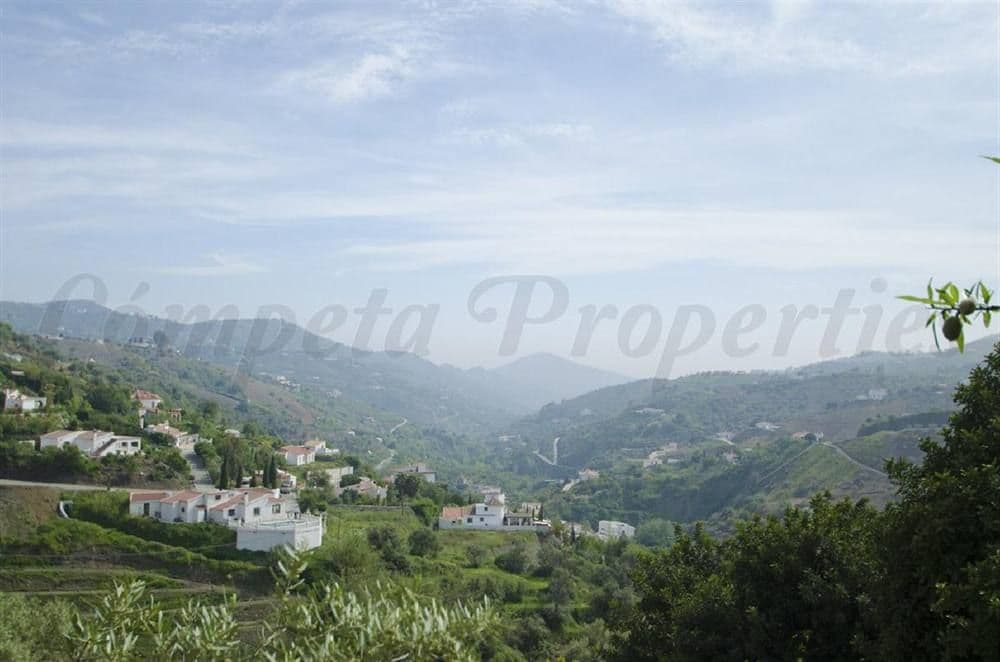 Ländliches Grundstück in Canillas de Albaida · Canillas de Albaida