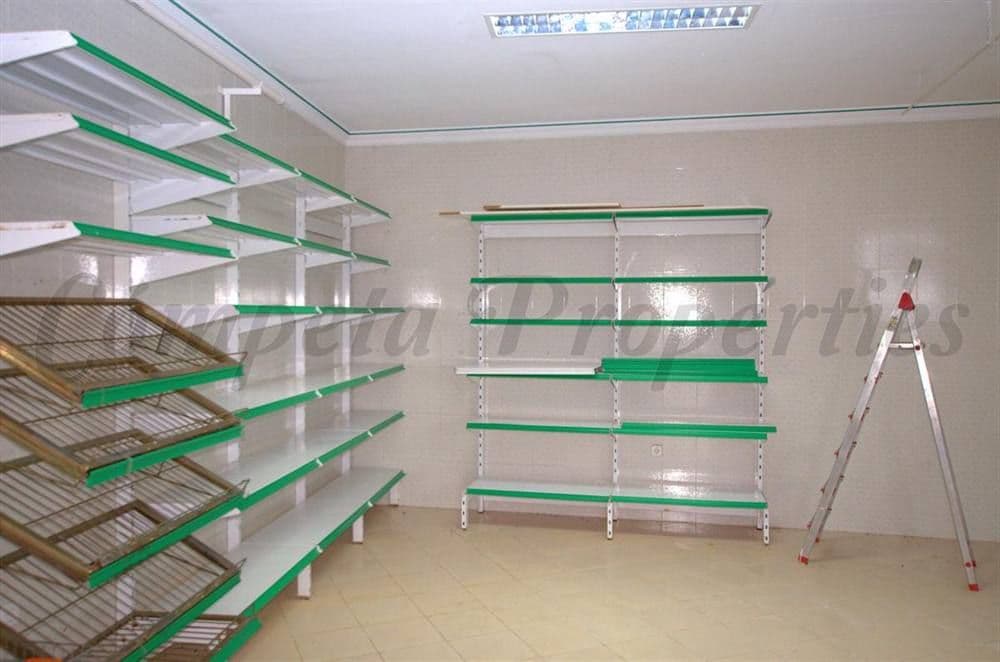 Foto 3 de 6 — Local Comercial en Cómpeta · Cómpeta