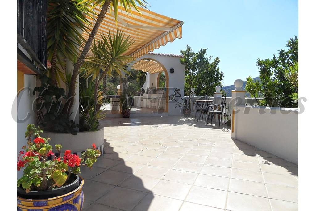 Bild 3 av 9 — Lantställe i Torrox · Torrox