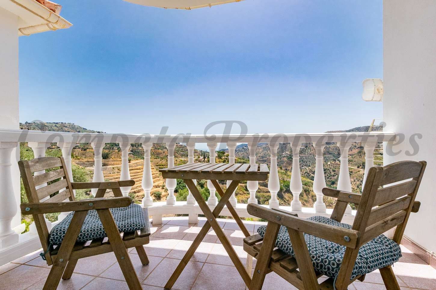 Photo 3 of 8 — Apartment in Cómpeta · Cómpeta