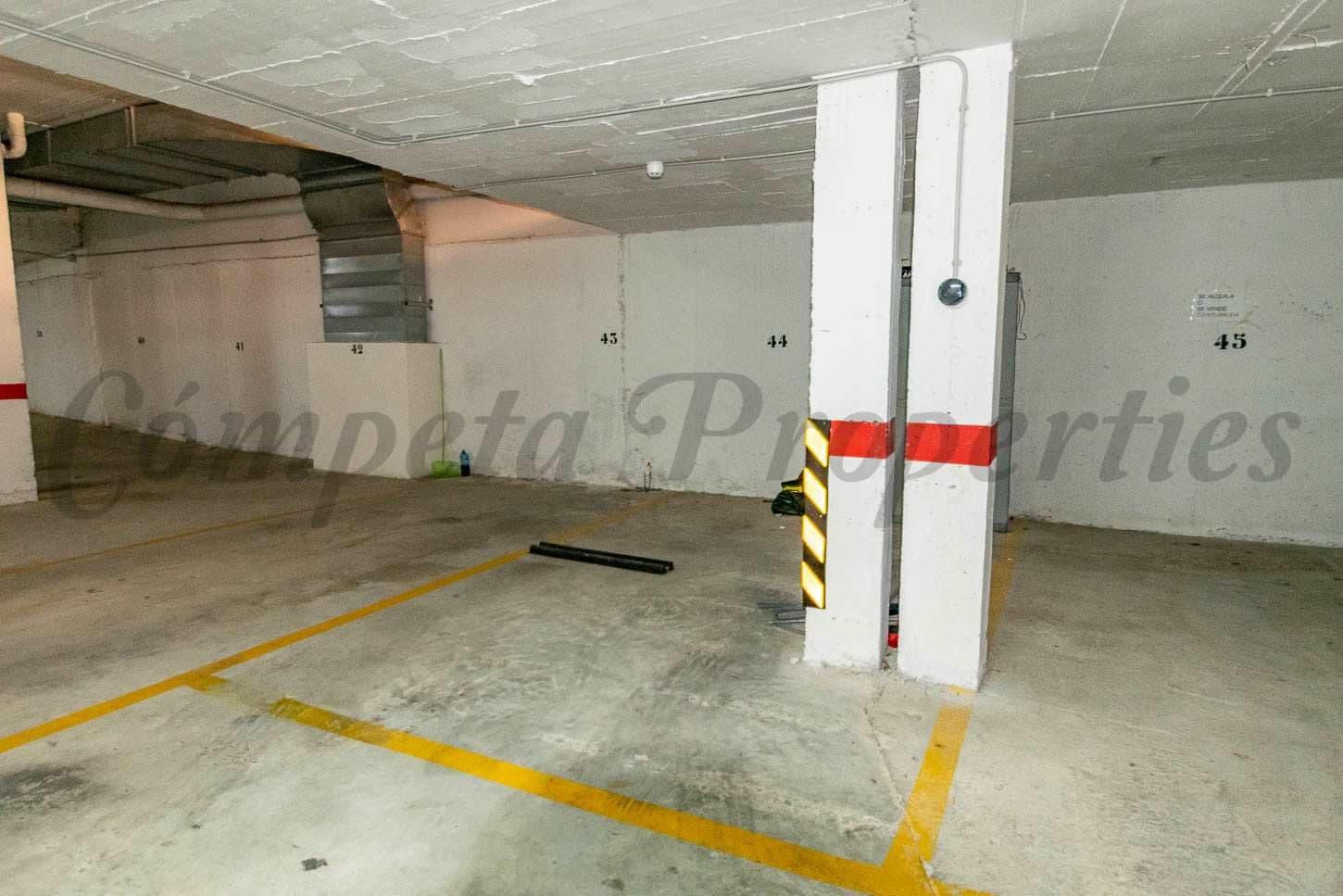 Foto 3 van 7 — Garage in Torrox-Costa · Torrox-Costa