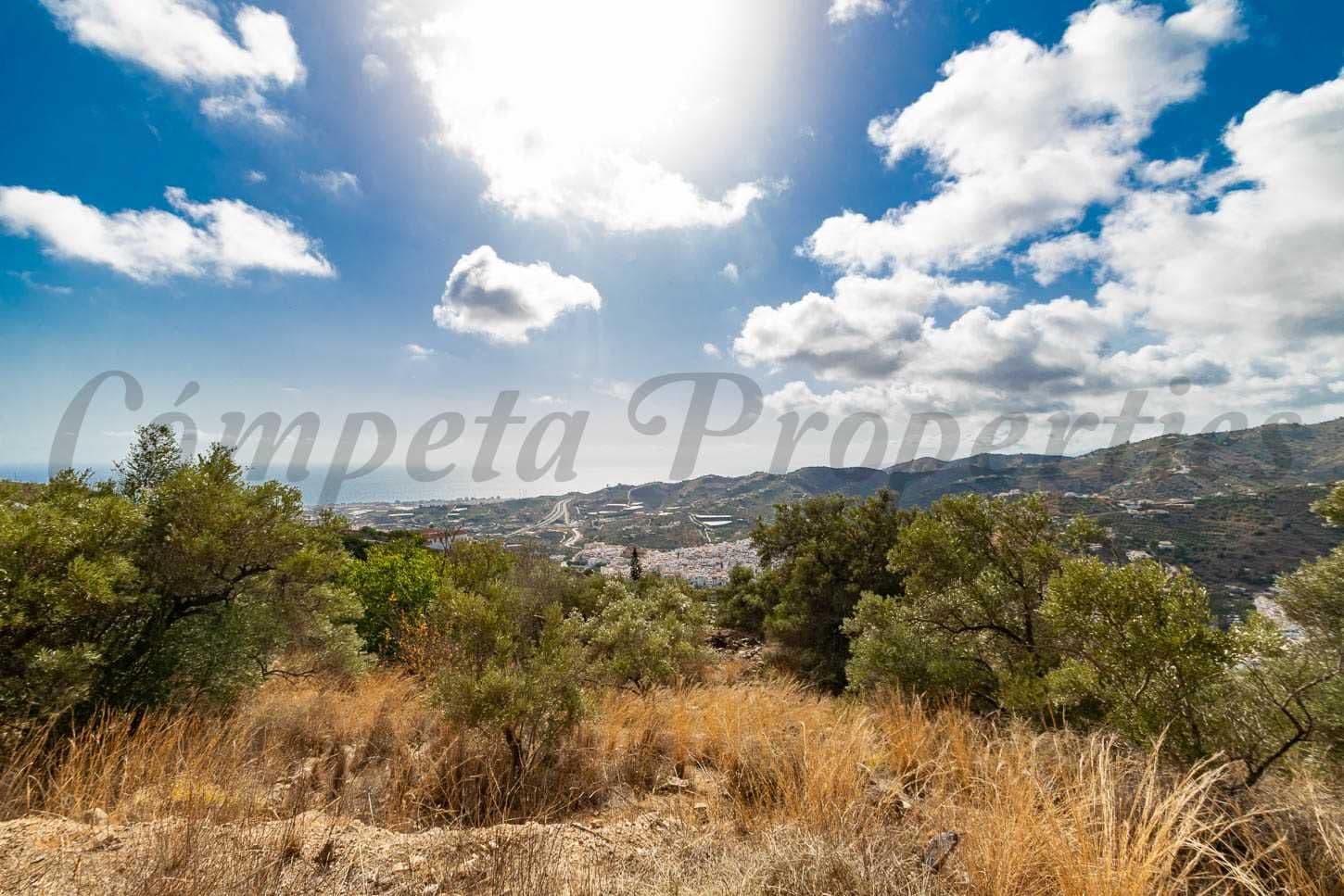 Ländliches Grundstück in Torrox · Torrox