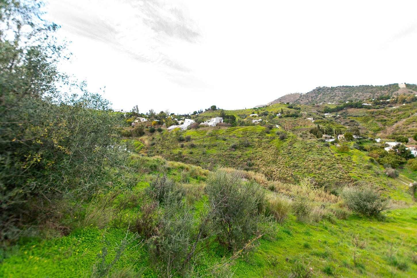 Foto 3 van 10 — Landelijk Terrein in Torrox · Torrox