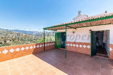 Townhouse in Sayalonga