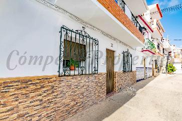 Townhouse in Sayalonga