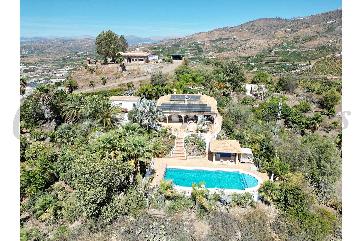 Country Property in Vélez-Málaga