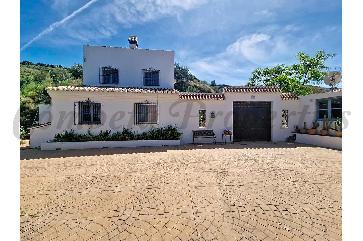 Country Property in Vélez-Málaga